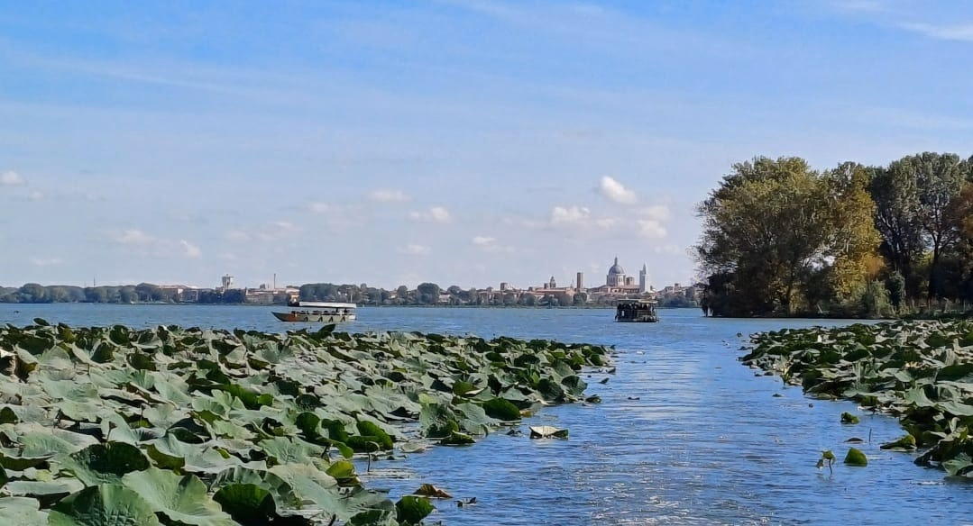 Mantova e i suoi borghi sull'acqua: un giardino incantato
