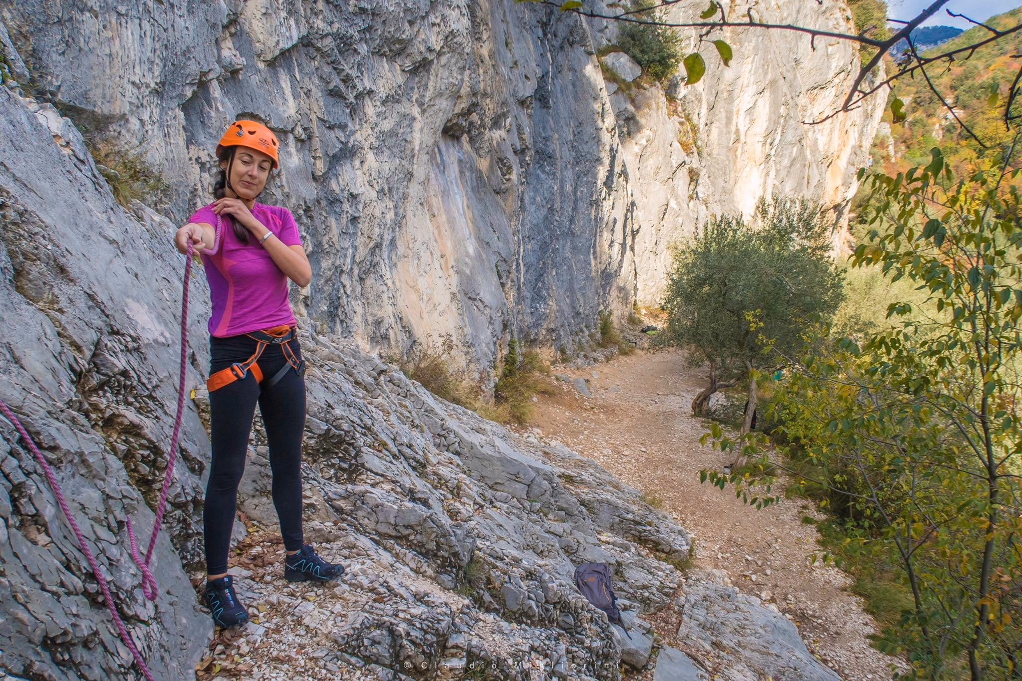 Trek & Climb ad Arco: tour delle cave e lezione di arrampicata con guida alpina
