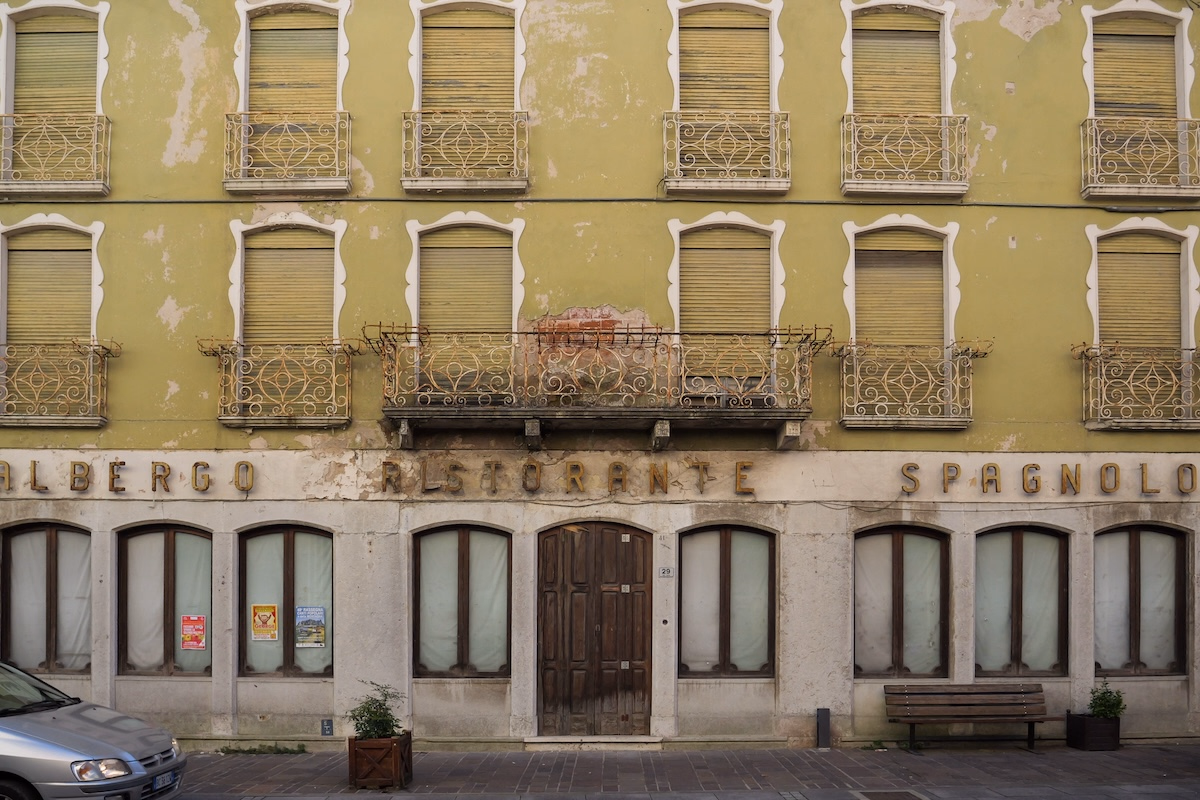 Recoaro Terme, il borgo che regala case a 1 euro e ha ospitato una regina